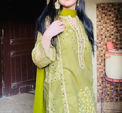 Ethnc 3 PC with matched dupata Medium size