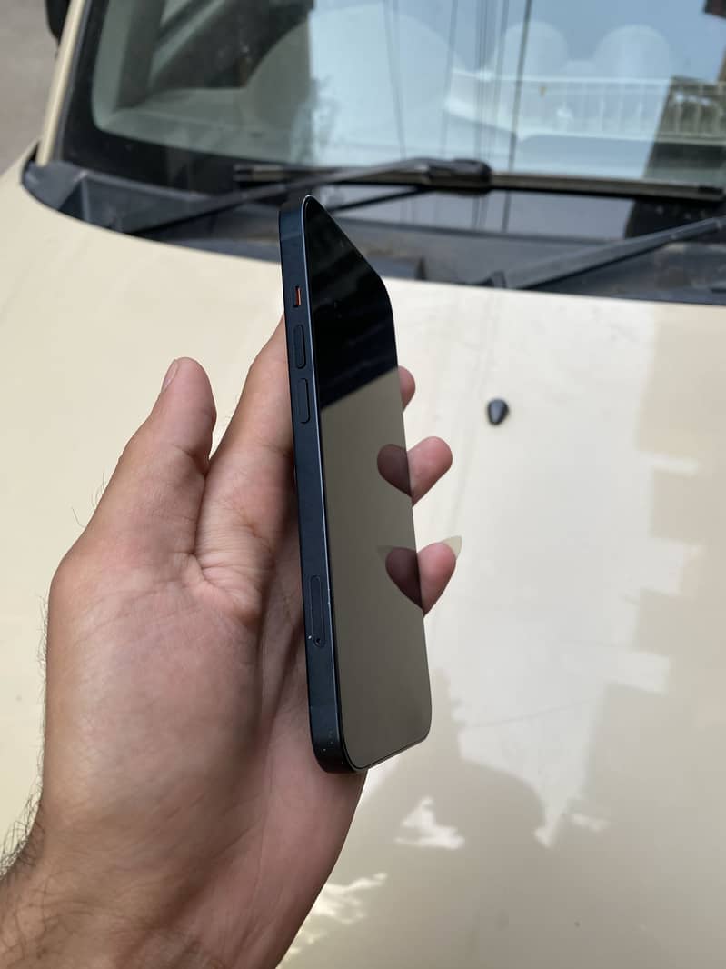iPhone 13 4