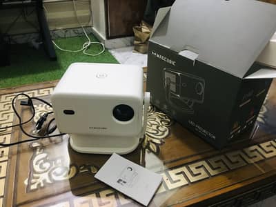 Magcubic L018 projector