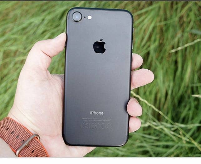 Apple iPhone 7 1