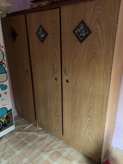 3 door almari good condition urgent sell
