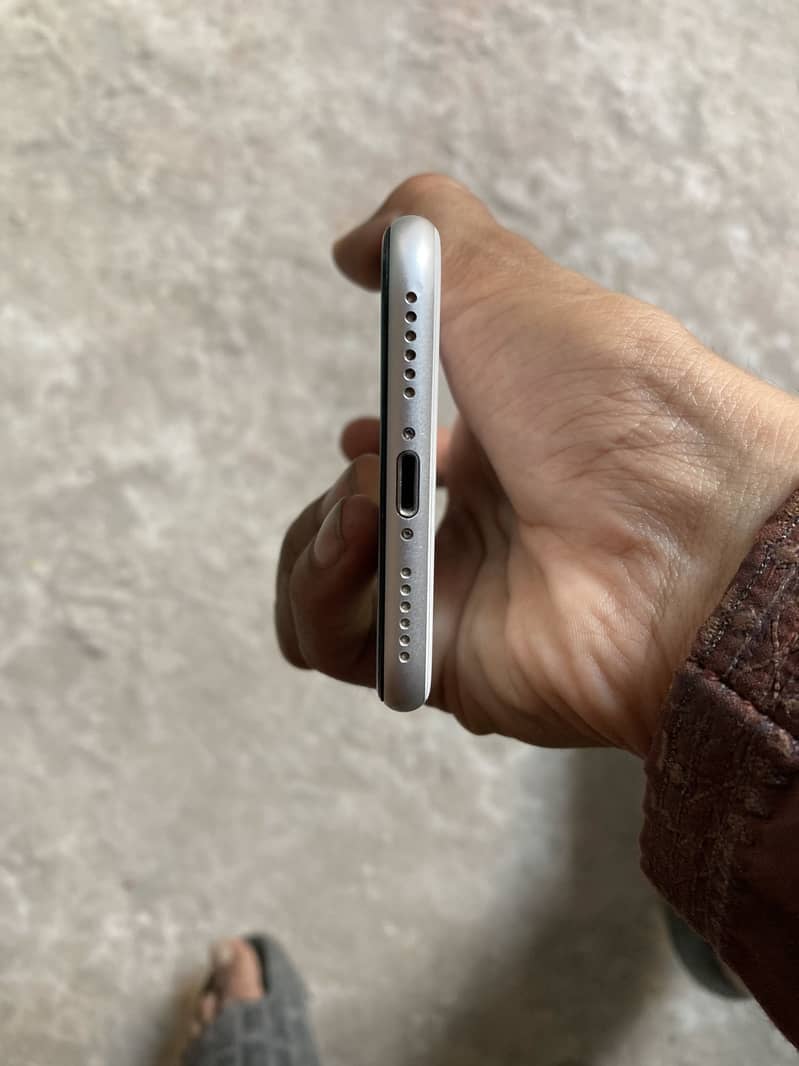 Apple iPhone SE 8
