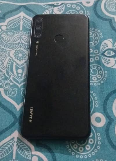 Huwai mobile Y6p is for sale