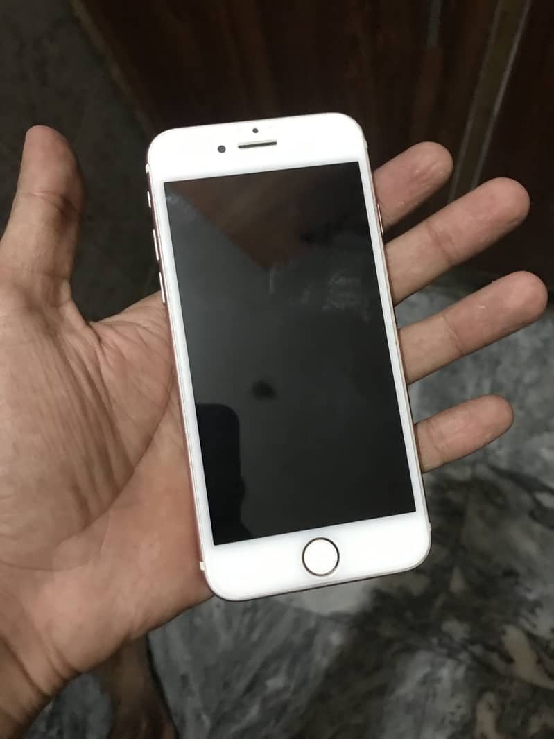 Apple iPhone 7 0