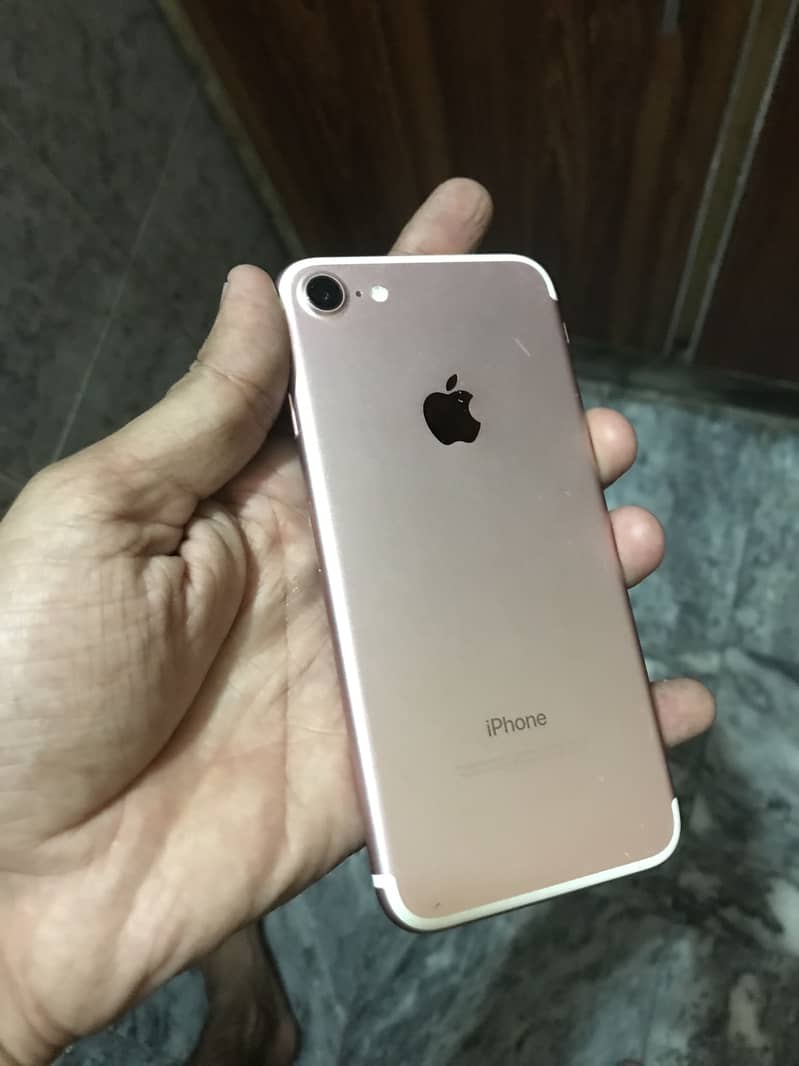 Apple iPhone 7 1