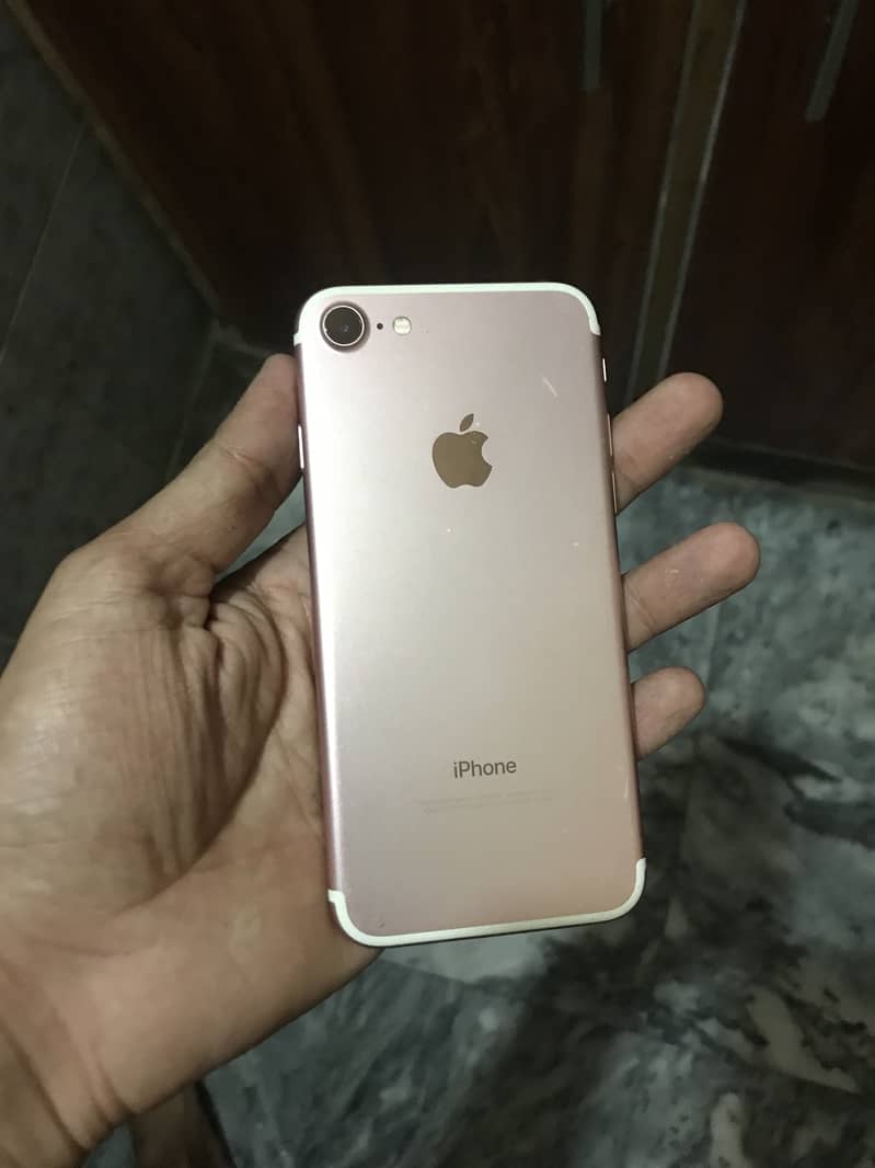 Apple iPhone 7 2