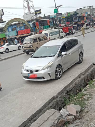Toyota Prius Alpha 2012