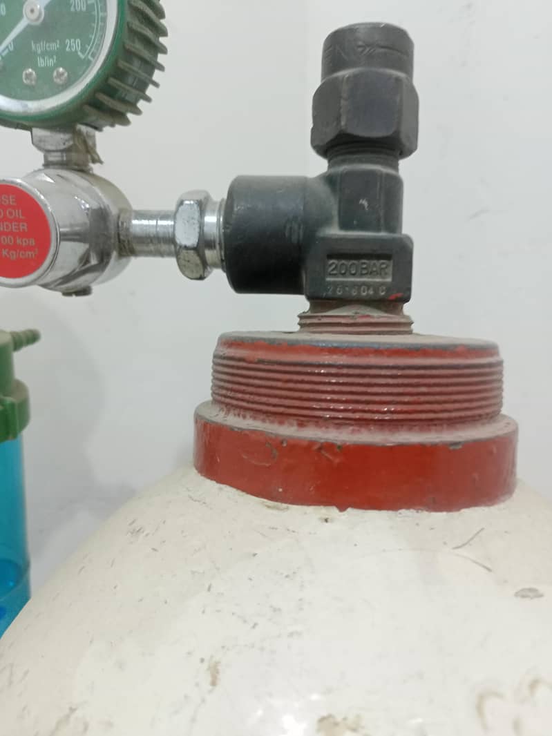 oxygen slinder 3
