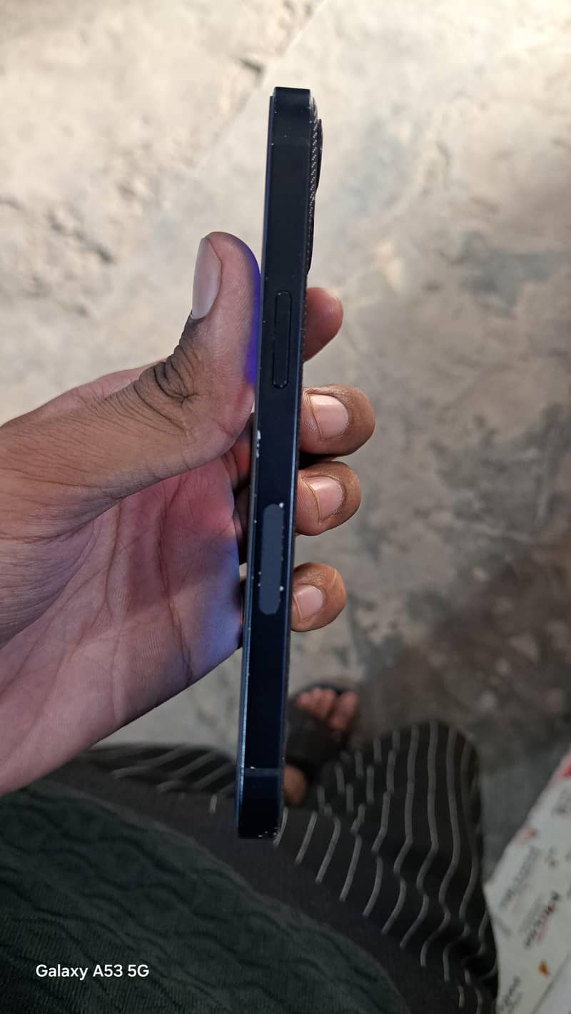 Apple iPhone 13 2