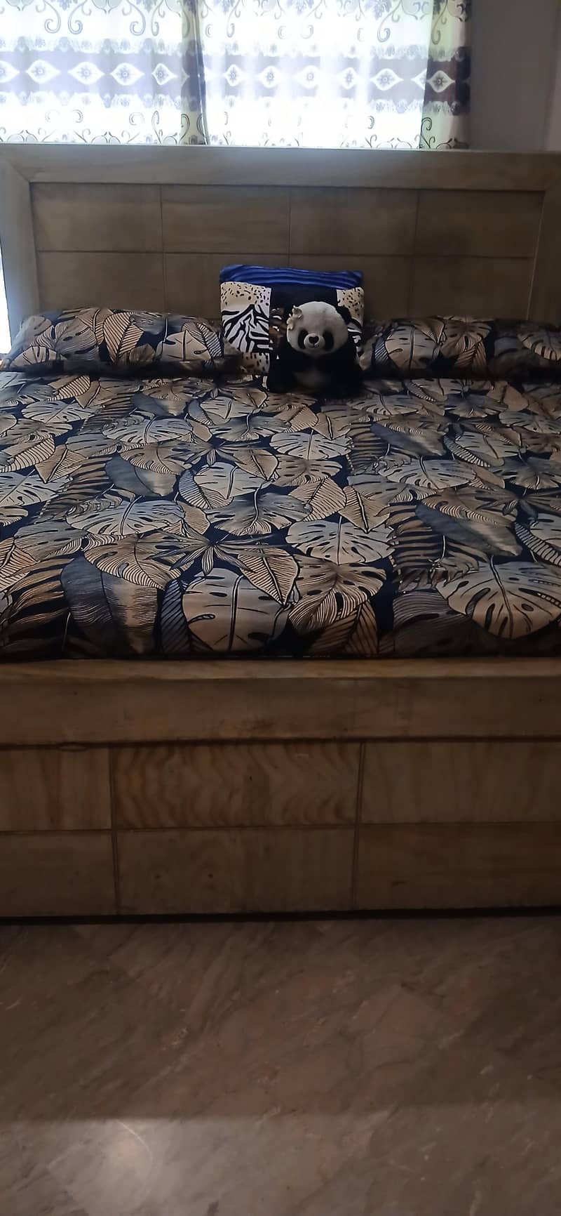 large size. bed GOOD NORMAL CONDITION 1