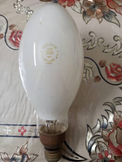 250 watt Light bulb available for sale