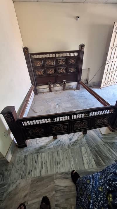 Bedroom Set: Old Solid Wooden Bed & Dressing Table – 15k for Both!