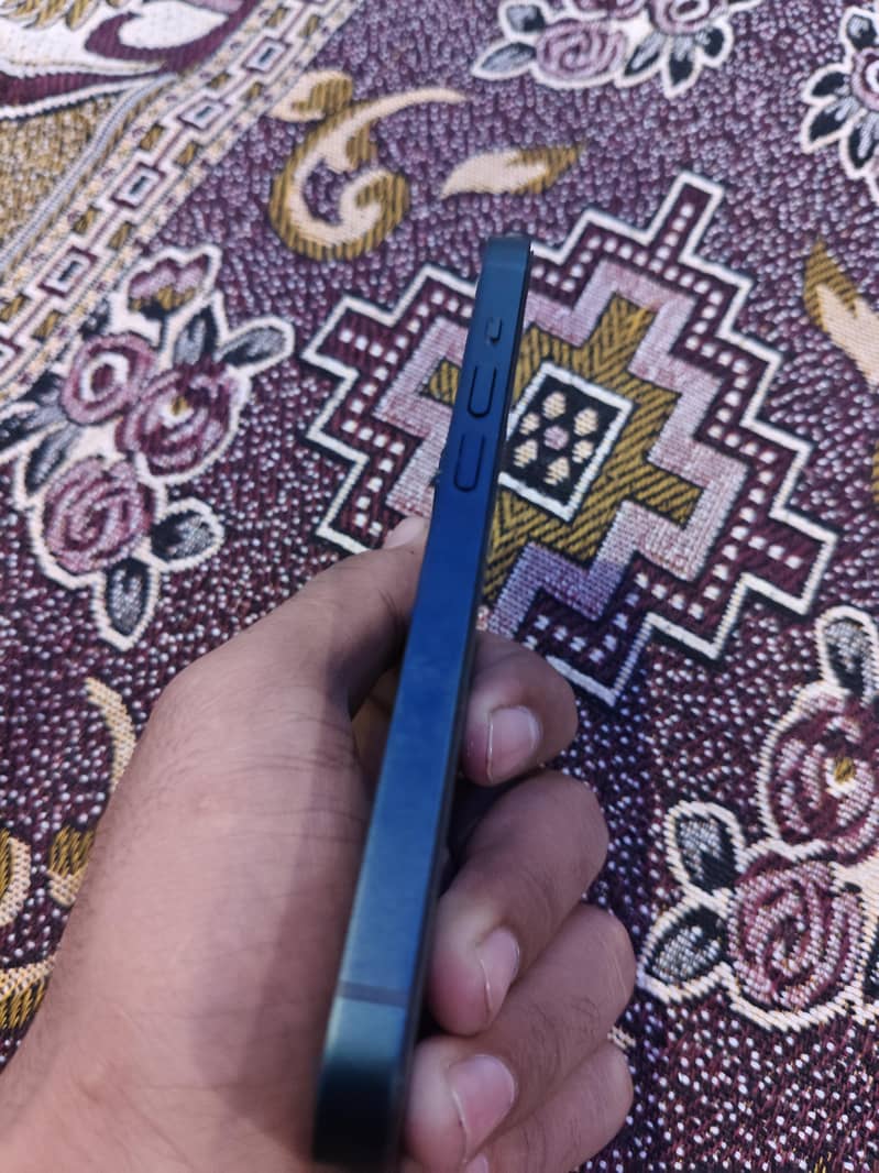 Apple iPhone 14 3