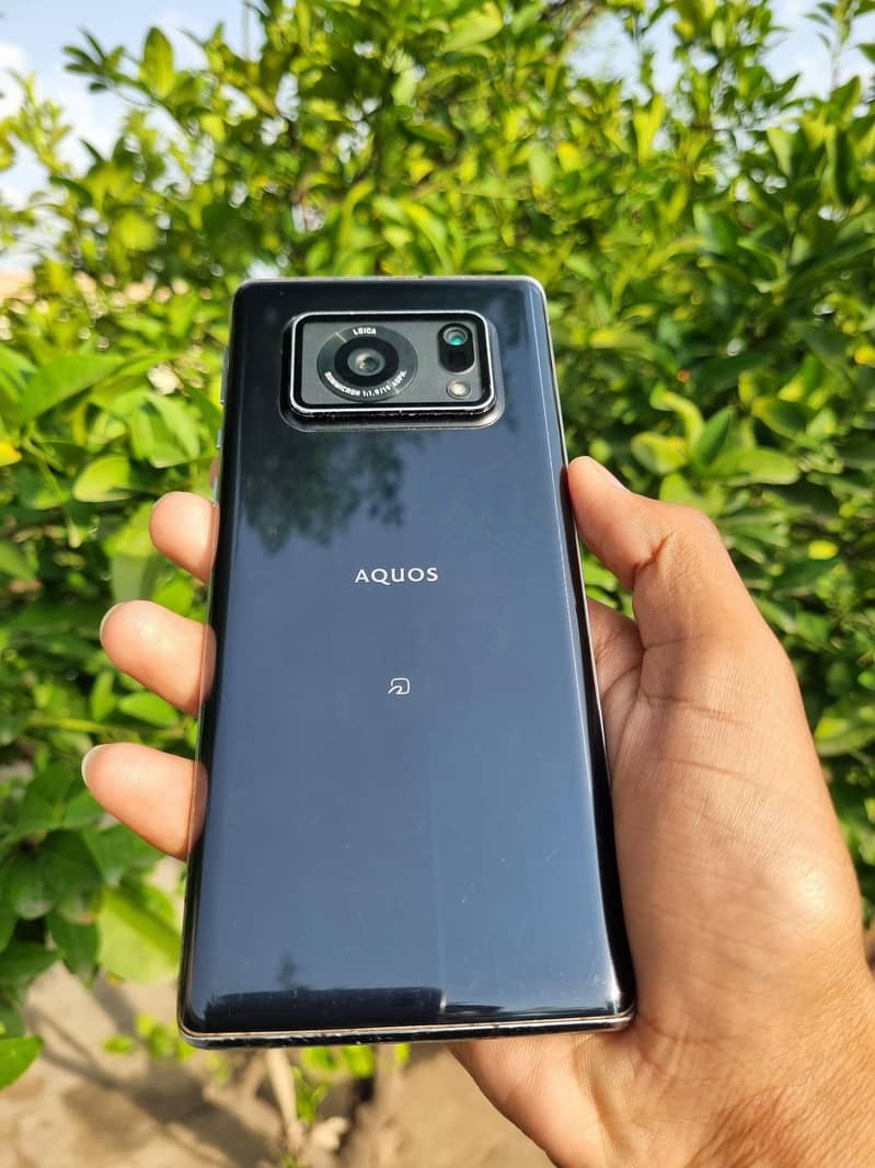 Sharp Aquos R6 0