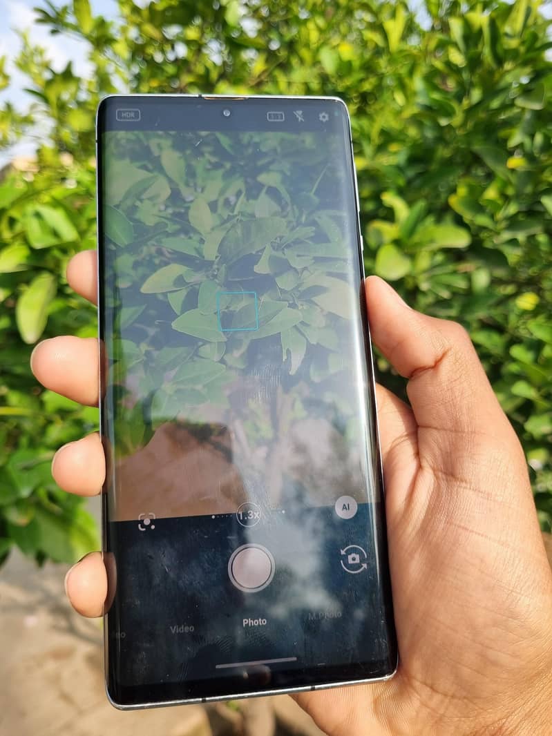 Sharp Aquos R6 1