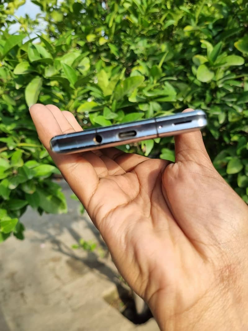 Sharp Aquos R6 3
