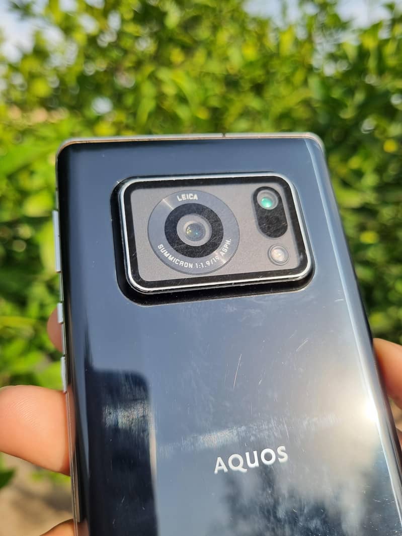 Sharp Aquos R6 4