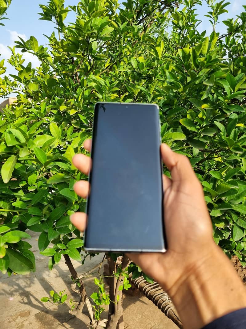 Sharp Aquos R6 5