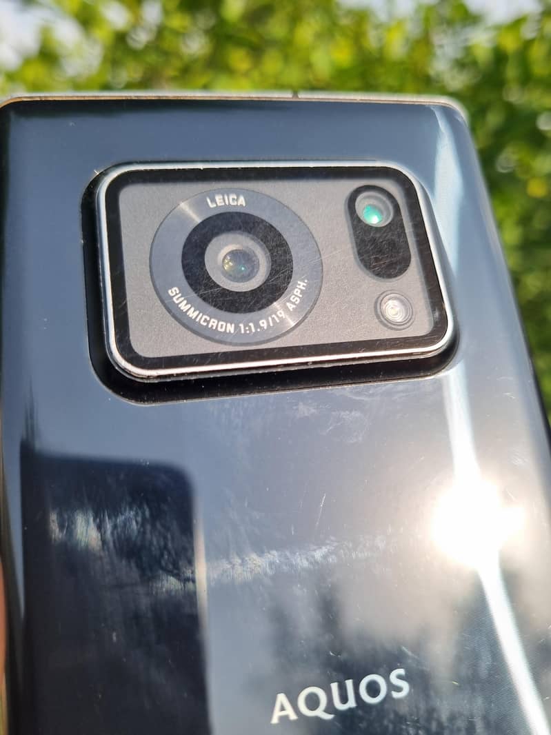 Sharp Aquos R6 6