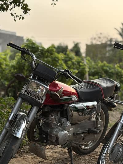 Honda 125 special edition silver selft start