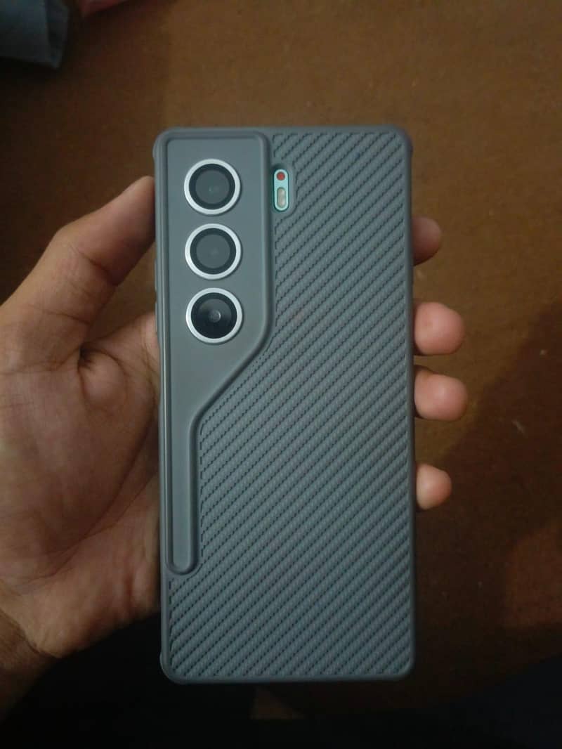 Tecno CAMON 40 Pro 0