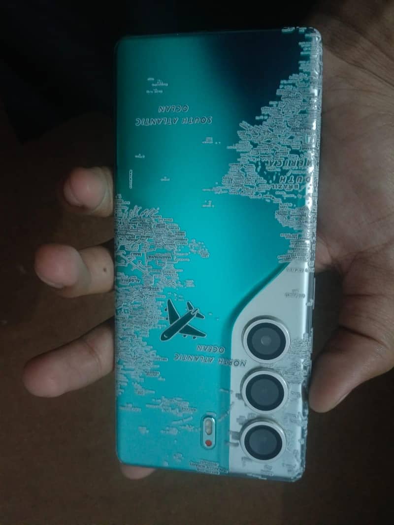 Tecno CAMON 40 Pro 1