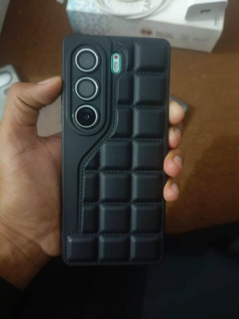 Tecno CAMON 40 Pro 8