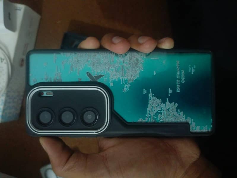 Tecno CAMON 40 Pro 9