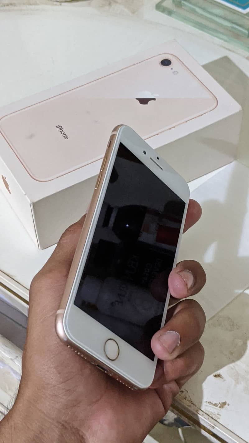 Apple iPhone 8 3