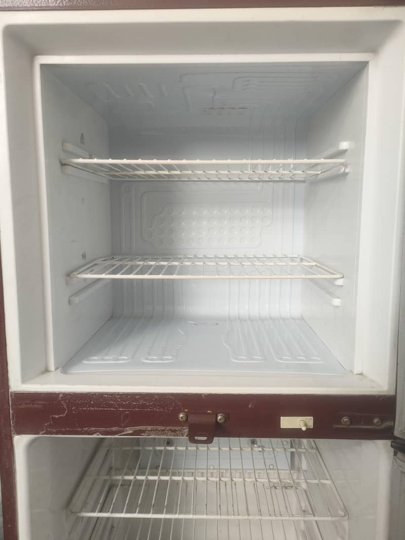 Waves Fridge Good Condition 2