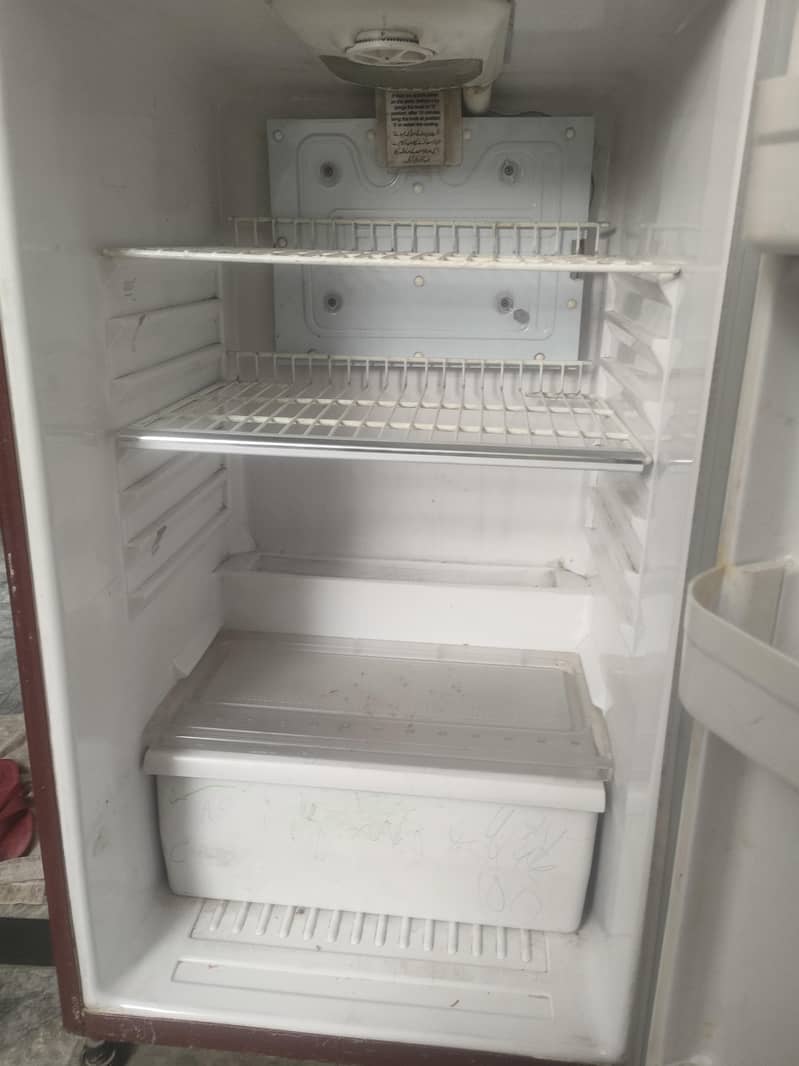 Waves Fridge Good Condition 3