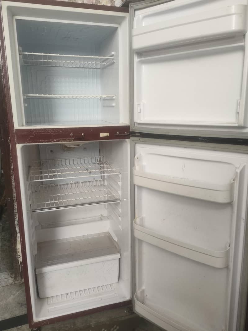 Waves Fridge Good Condition 4
