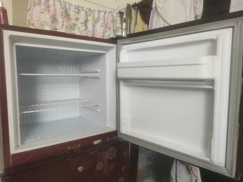 Waves Fridge Good Condition 5