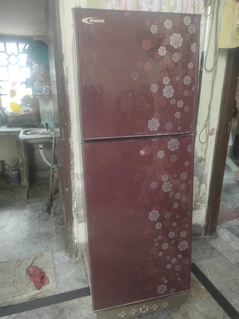 Waves Fridge Good Condition 6