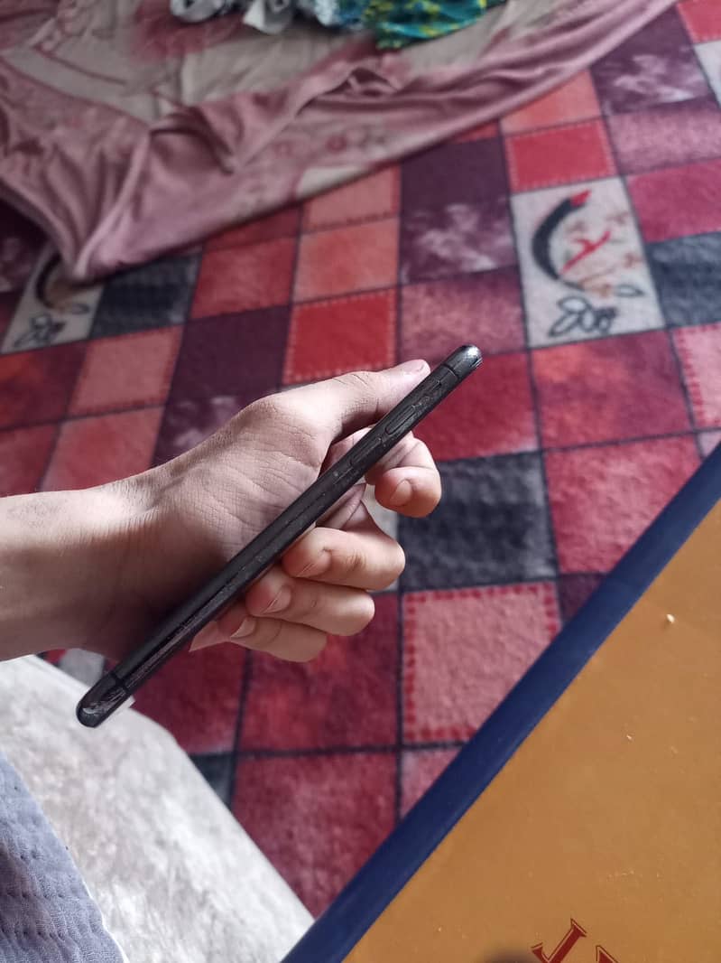 Apple iPhone X 4