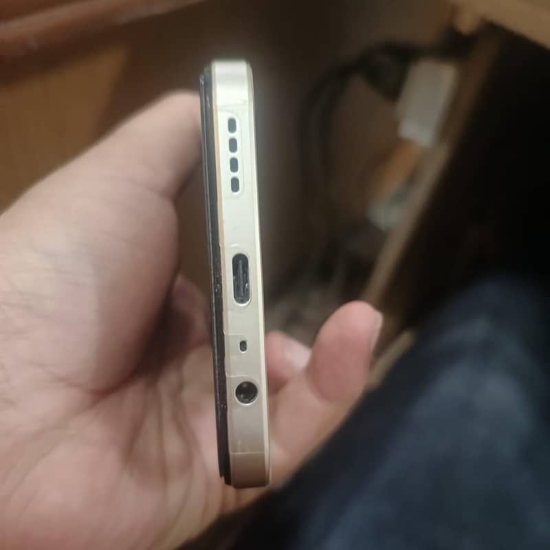 Realme Note 70 4
