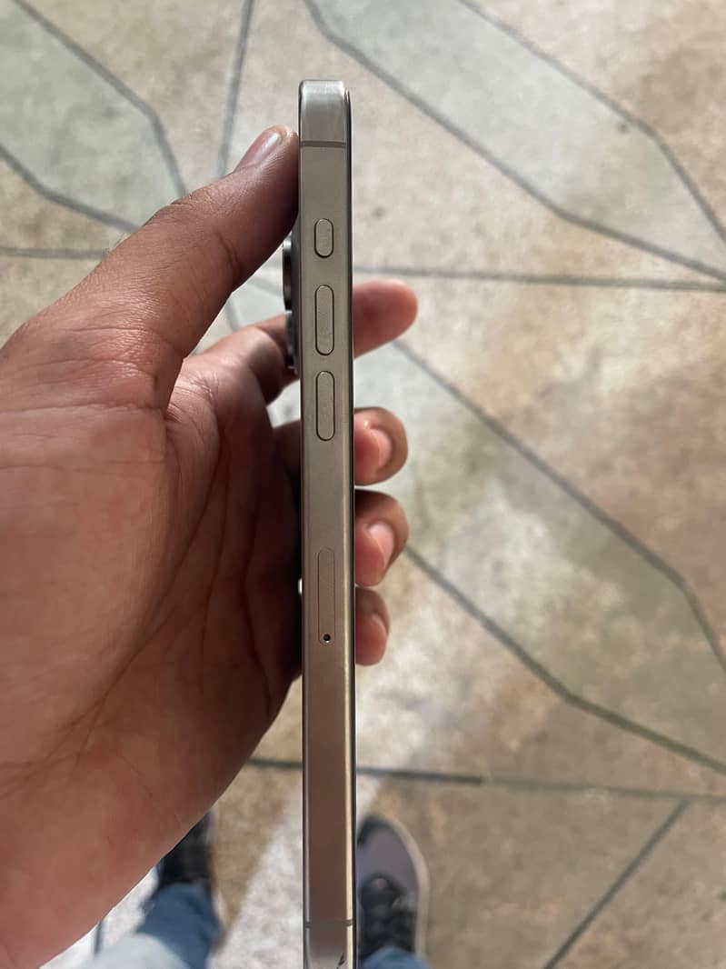 Apple iPhone 15 plus 2