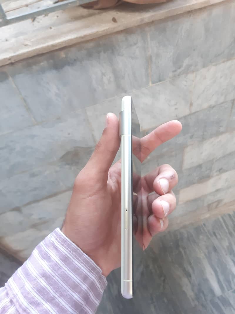 Google Pixel 7 4