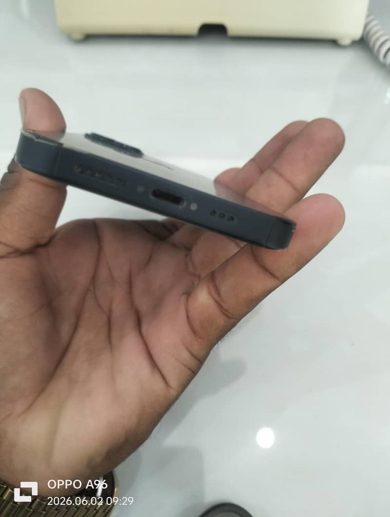 Apple iPhone 12 2