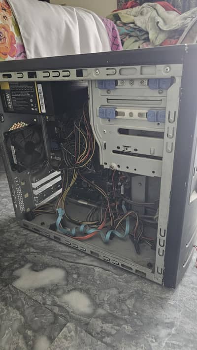 4gb ram , no external ssd no hard drive