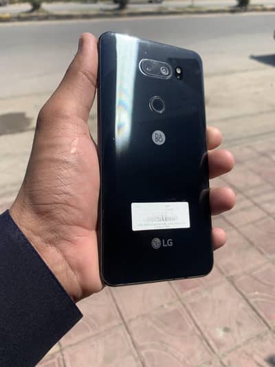 LG V30
