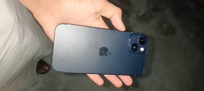 Apple iPhone 13