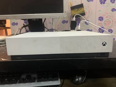 Xbox One S Excellent Condition | Ready to Play