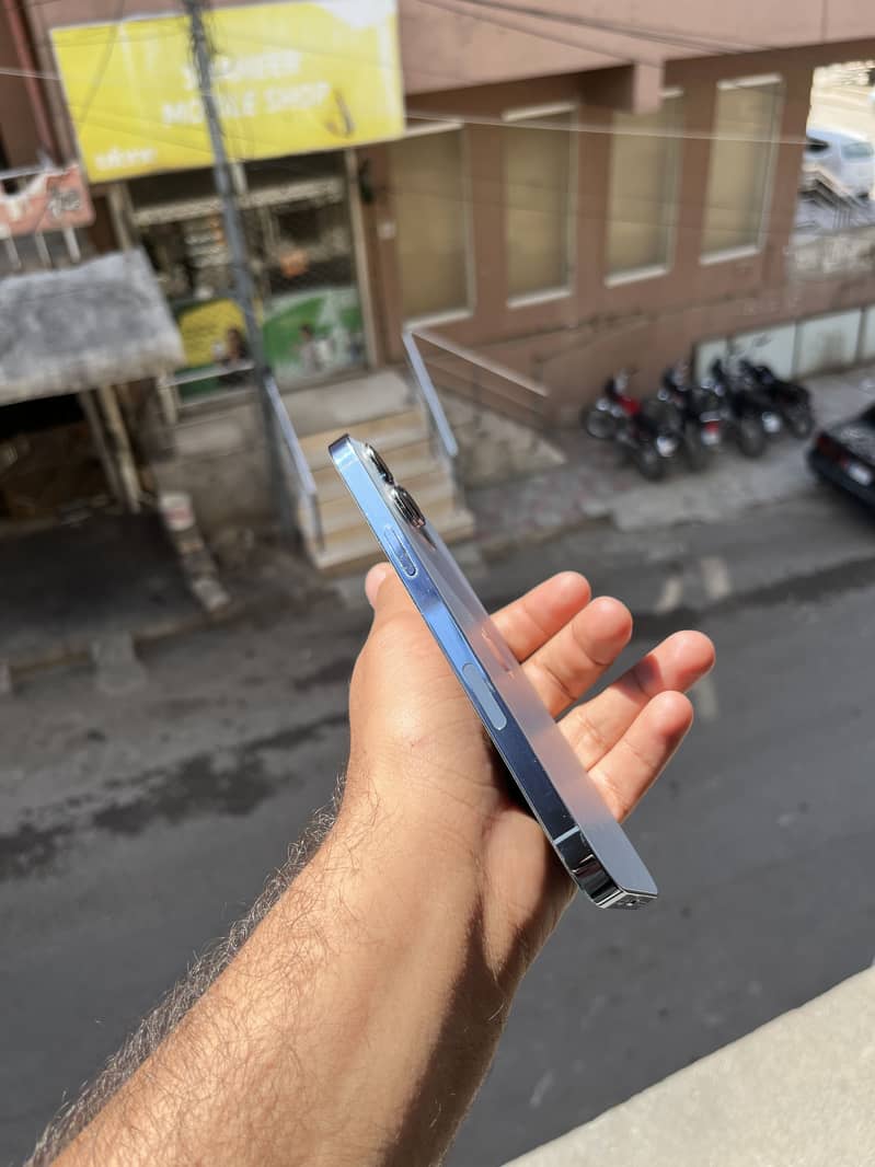 iPhone 13 Pro Max 1