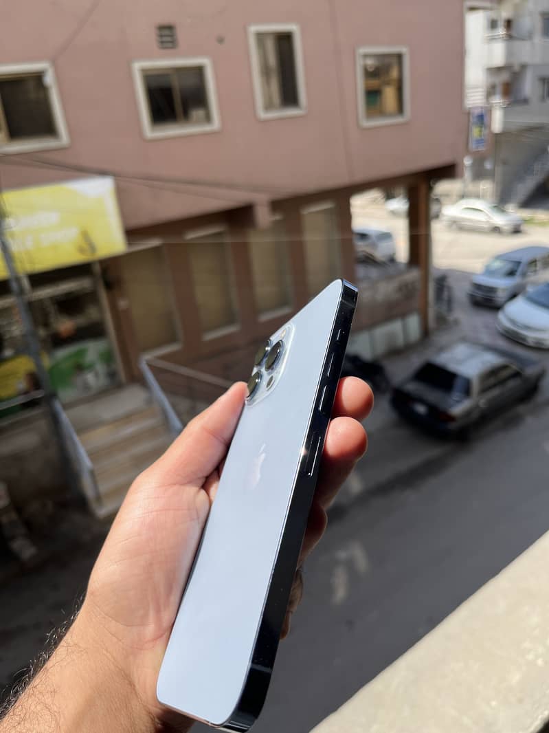 iPhone 13 Pro Max 2