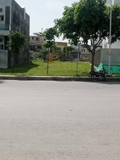 Blvd 120 Ft Rood 10m Plot For Sale