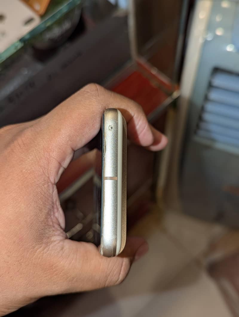 Google Pixel 8 4
