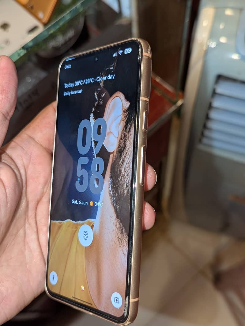 Google Pixel 8 5