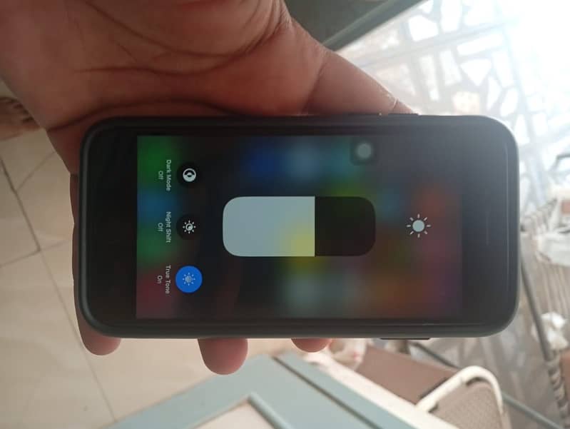 Apple iPhone 8 3