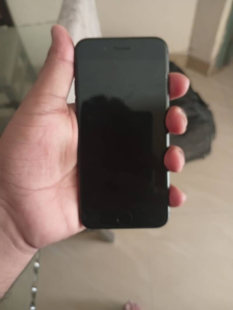 Apple iPhone 8 4